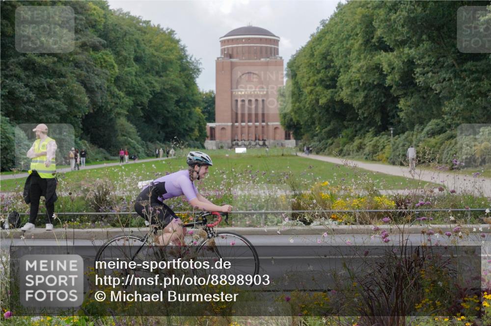 14.09.2025 - Stadtparktriathlon Michael Burmester http://msf.ph/oto/8898903 14.09.2025 12:49:13 Radfahren 1229, 1288, 1309 meine-sportfotos.de