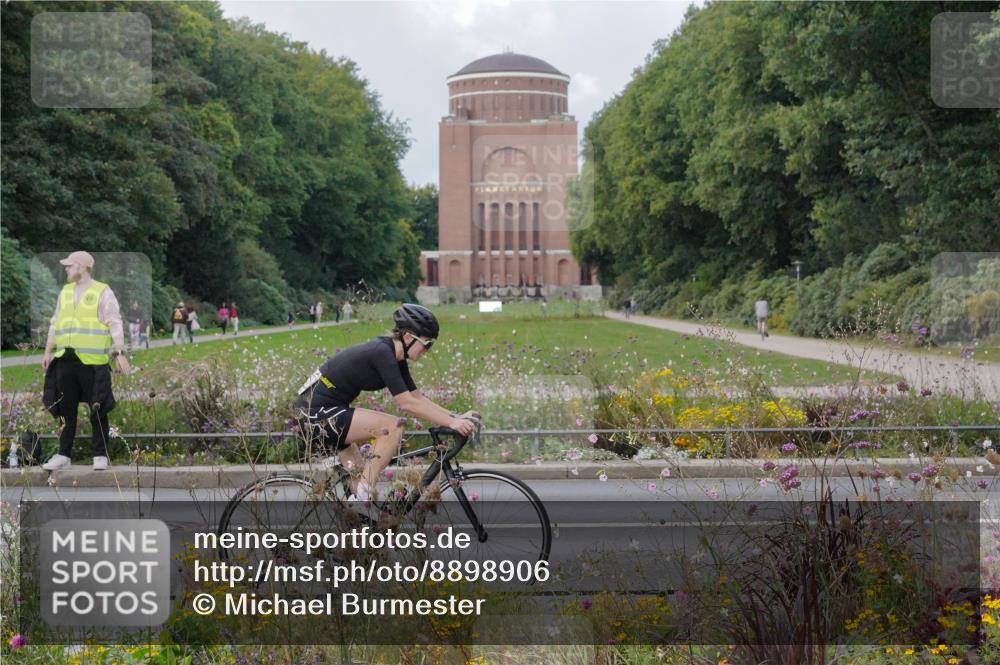 14.09.2025 - Stadtparktriathlon Michael Burmester http://msf.ph/oto/8898906 14.09.2025 12:49:18 Radfahren 1229, 1255, 1304, 1309 meine-sportfotos.de