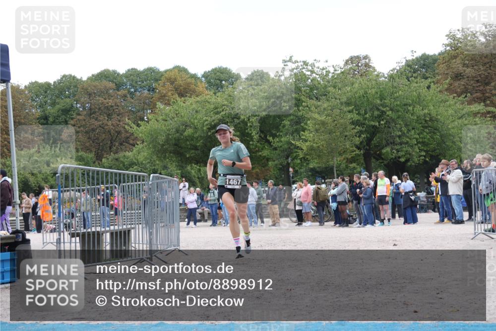 14.09.2025 - Stadtparktriathlon Strokosch-Dieckow http://msf.ph/oto/8898912 14.09.2025 14:06:26 Ziel 1460, 1467 meine-sportfotos.de