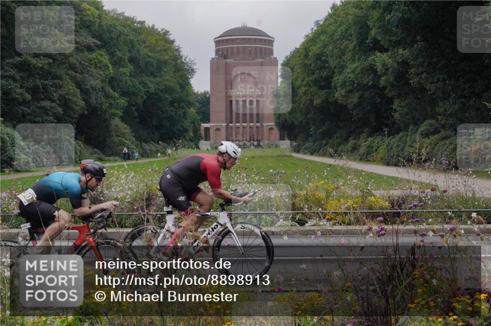14.09.2025 - Stadtparktriathlon Michael Burmester http://msf.ph/oto/8898913 14.09.2025 09:08:32 Radfahren 301, 326, 345, 363, 370, 371, 373, 381, 383, 393, 400, 418, 430 meine-sportfotos.de
