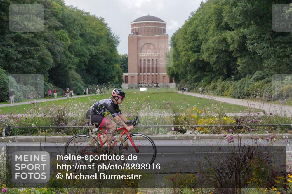 14.09.2025 - Stadtparktriathlon Michael Burmester http://msf.ph/oto/8898916 14.09.2025 12:49:26 Radfahren 1237, 1255, 1260, 1268, 1304, 1332, 1355, 1385 meine-sportfotos.de