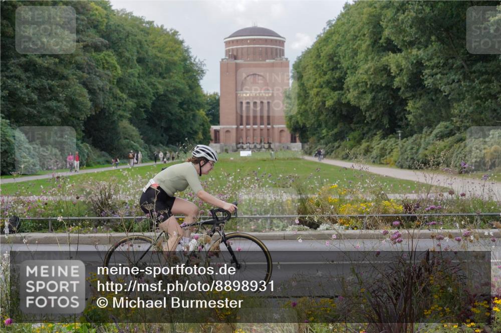 14.09.2025 - Stadtparktriathlon Michael Burmester http://msf.ph/oto/8898931 14.09.2025 12:49:33 Radfahren 1237, 1260, 1268, 1328, 1332, 1336, 1352, 1355, 1385, 1400, 1415 meine-sportfotos.de