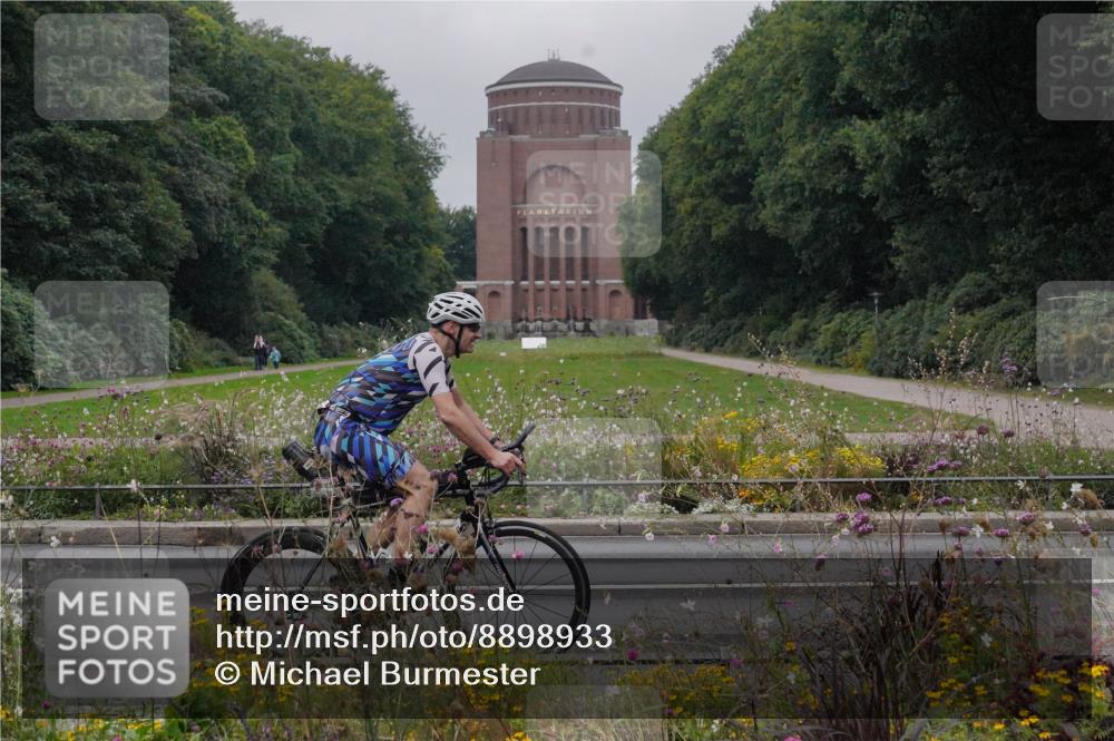 14.09.2025 - Stadtparktriathlon Michael Burmester http://msf.ph/oto/8898933 14.09.2025 09:08:39 Radfahren 318, 326, 339, 340, 342, 345, 347, 363, 365, 370, 383, 400, 410, 418 meine-sportfotos.de