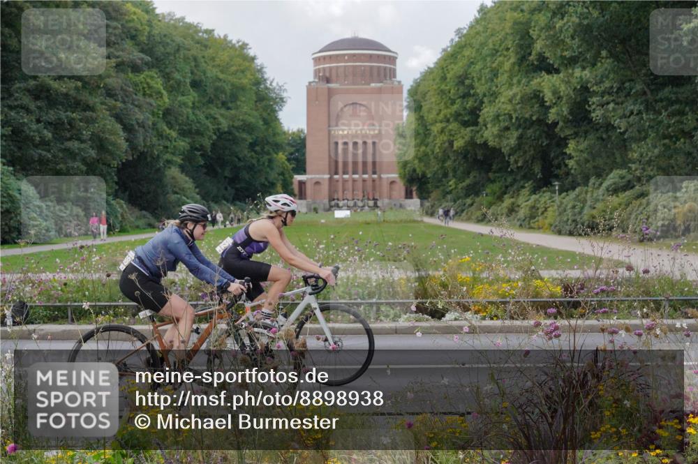 14.09.2025 - Stadtparktriathlon Michael Burmester http://msf.ph/oto/8898938 14.09.2025 12:49:34 Radfahren 1260, 1268, 1328, 1332, 1336, 1352, 1355, 1385, 1400, 1415 meine-sportfotos.de