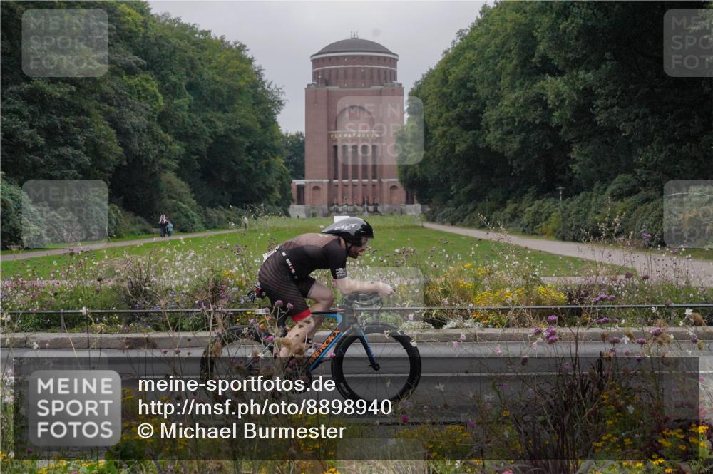 14.09.2025 - Stadtparktriathlon Michael Burmester http://msf.ph/oto/8898940 14.09.2025 09:08:40 Radfahren 318, 326, 339, 340, 342, 345, 347, 363, 365, 370, 383, 410, 418, 437 meine-sportfotos.de