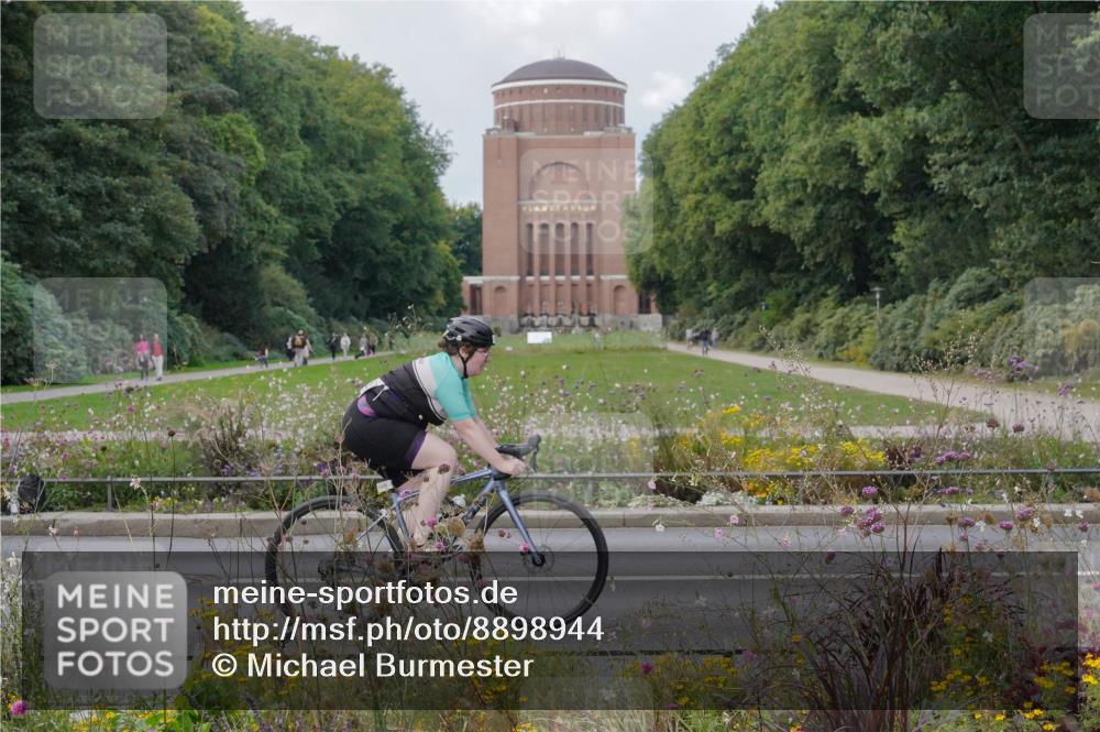 14.09.2025 - Stadtparktriathlon Michael Burmester http://msf.ph/oto/8898944 14.09.2025 12:49:35 Radfahren 1260, 1268, 1328, 1332, 1336, 1352, 1355, 1385, 1400, 1415 meine-sportfotos.de