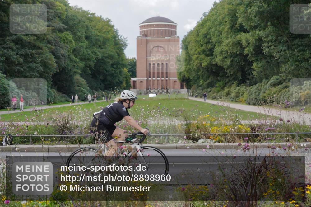 14.09.2025 - Stadtparktriathlon Michael Burmester http://msf.ph/oto/8898960 14.09.2025 12:49:44 Radfahren 1272, 1295, 1312, 1328, 1352, 1415 meine-sportfotos.de