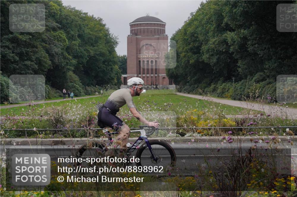 14.09.2025 - Stadtparktriathlon Michael Burmester http://msf.ph/oto/8898962 14.09.2025 09:08:45 Radfahren 318, 326, 339, 340, 342, 345, 347, 365, 392, 410, 418, 437 meine-sportfotos.de