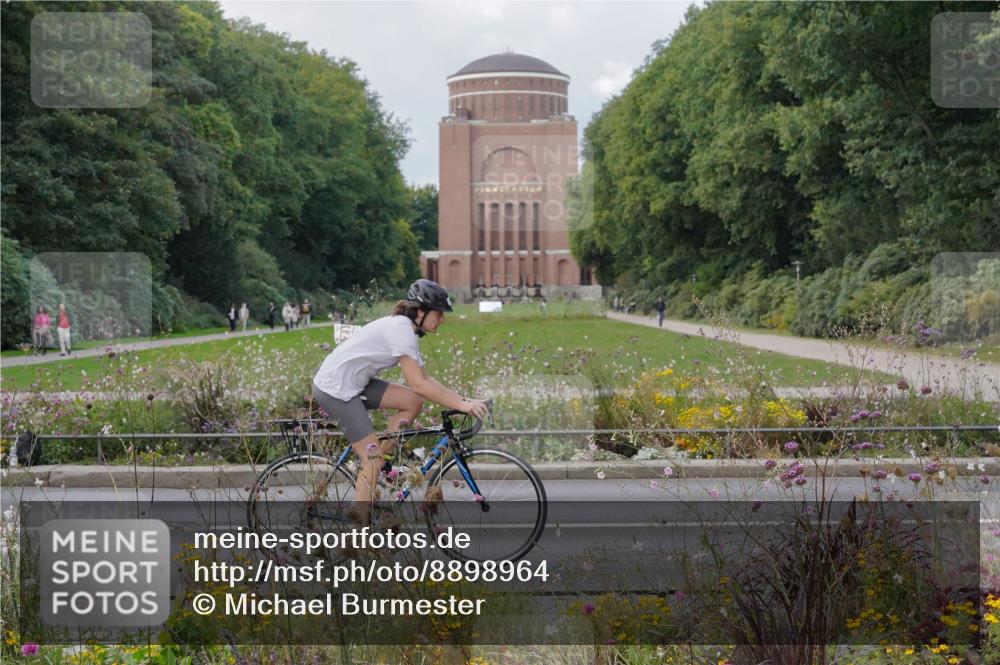 14.09.2025 - Stadtparktriathlon Michael Burmester http://msf.ph/oto/8898964 14.09.2025 12:49:45 Radfahren 1272, 1295, 1312, 1328 meine-sportfotos.de