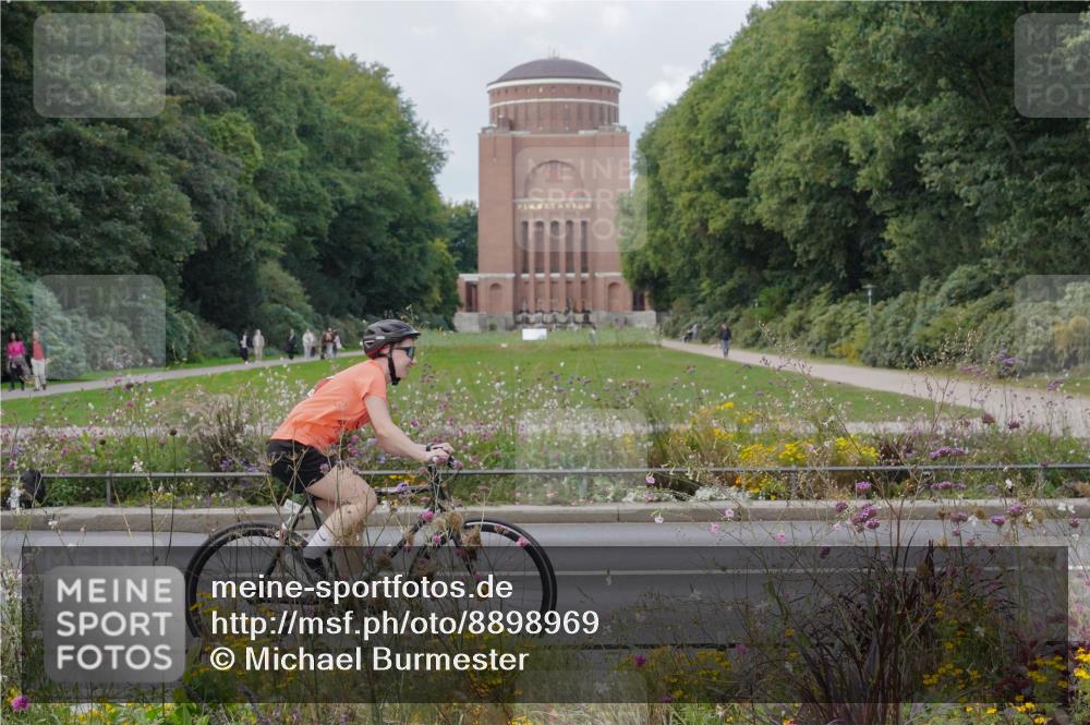 14.09.2025 - Stadtparktriathlon Michael Burmester http://msf.ph/oto/8898969 14.09.2025 12:49:47 Radfahren 1272, 1295, 1312 meine-sportfotos.de
