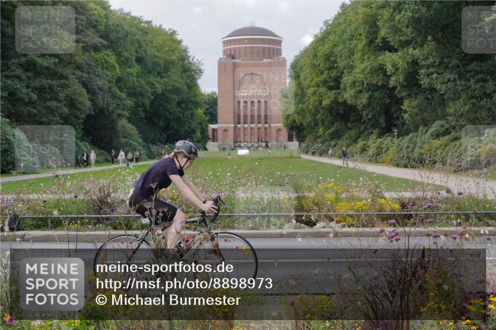 14.09.2025 - Stadtparktriathlon Michael Burmester http://msf.ph/oto/8898973 14.09.2025 12:49:58 Radfahren 1279, 1287, 1367, 1399 meine-sportfotos.de
