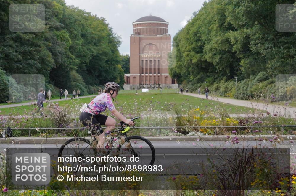 14.09.2025 - Stadtparktriathlon Michael Burmester http://msf.ph/oto/8898983 14.09.2025 12:50:02 Radfahren 1279, 1287, 1297, 1367, 1399 meine-sportfotos.de