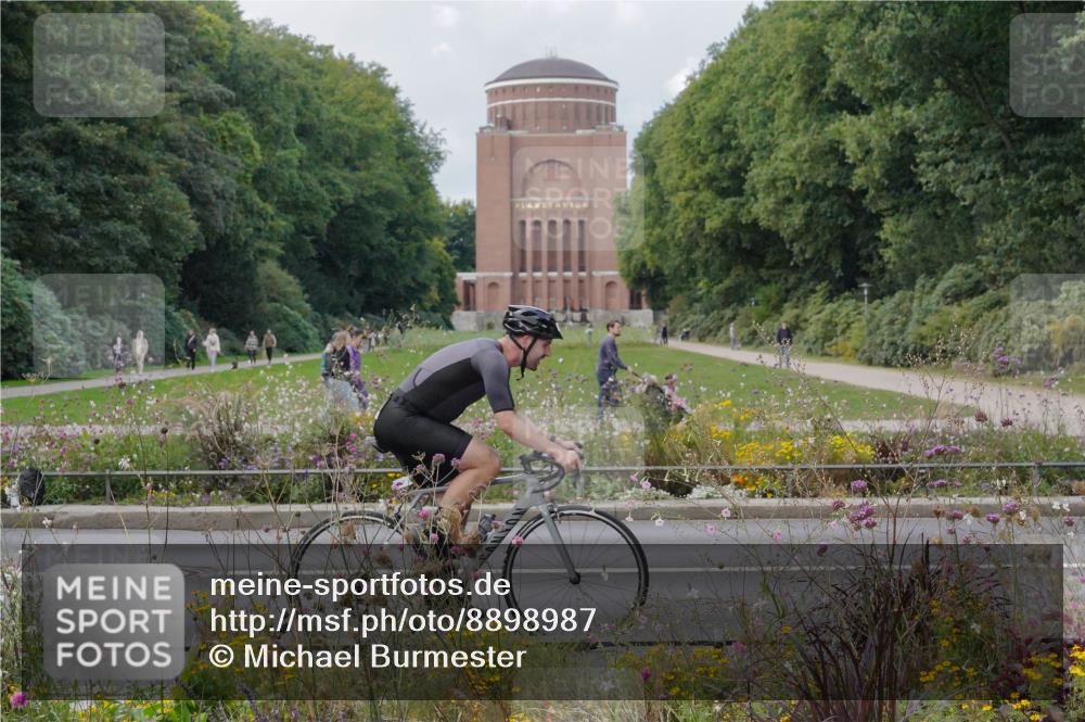 14.09.2025 - Stadtparktriathlon Michael Burmester http://msf.ph/oto/8898987 14.09.2025 12:50:07 Radfahren 1279, 1297, 1367, 1407 meine-sportfotos.de