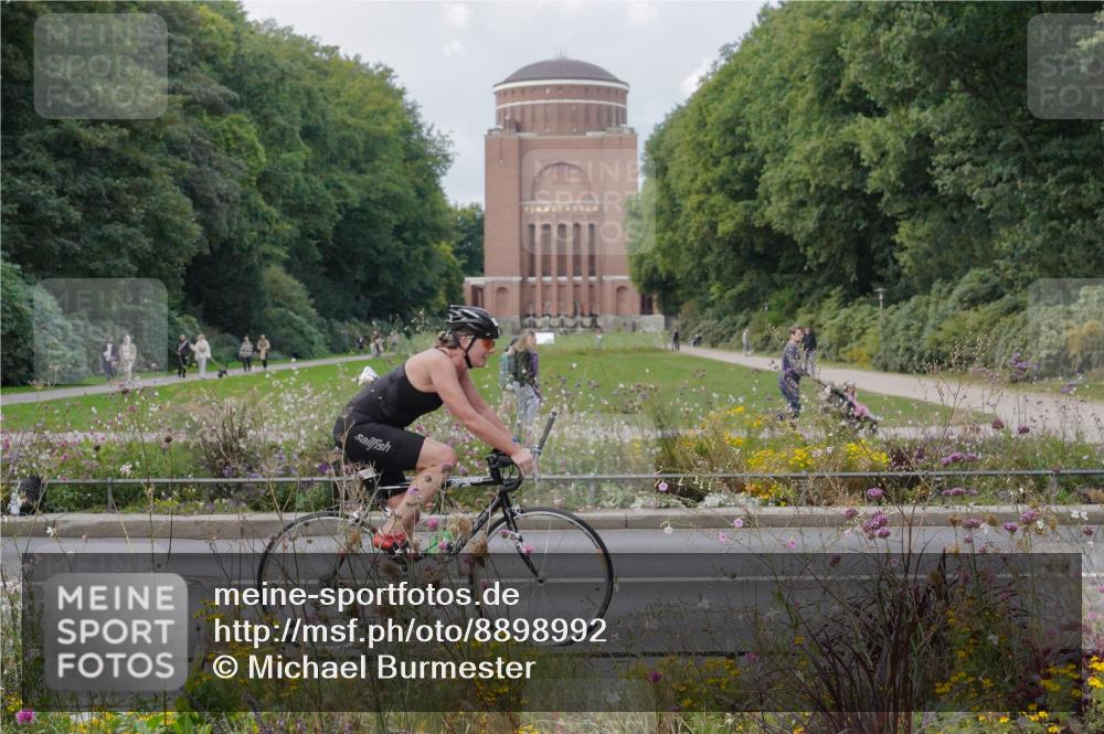 14.09.2025 - Stadtparktriathlon Michael Burmester http://msf.ph/oto/8898992 14.09.2025 12:50:09 Radfahren 1297, 1367, 1407 meine-sportfotos.de