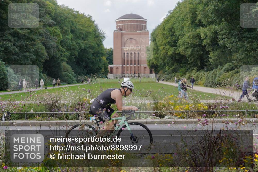 14.09.2025 - Stadtparktriathlon Michael Burmester http://msf.ph/oto/8898997 14.09.2025 12:50:12 Radfahren 1250, 1297, 1367, 1407 meine-sportfotos.de