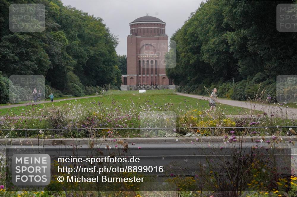 14.09.2025 - Stadtparktriathlon Michael Burmester http://msf.ph/oto/8899016 14.09.2025 09:09:03 Radfahren 323, 352, 353, 362, 375, 434 meine-sportfotos.de