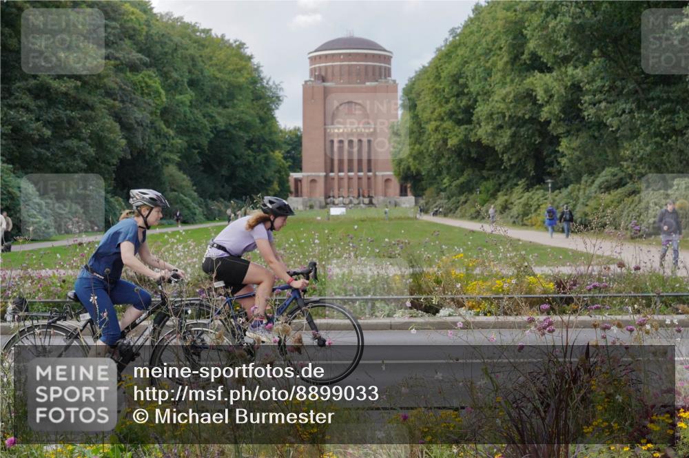 14.09.2025 - Stadtparktriathlon Michael Burmester http://msf.ph/oto/8899033 14.09.2025 12:50:34 Radfahren 1222, 1232, 1277, 1329, 1365, 1405 meine-sportfotos.de