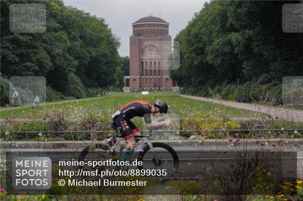 14.09.2025 - Stadtparktriathlon Michael Burmester http://msf.ph/oto/8899035 14.09.2025 09:09:11 Radfahren 323, 341, 352, 353, 375 meine-sportfotos.de