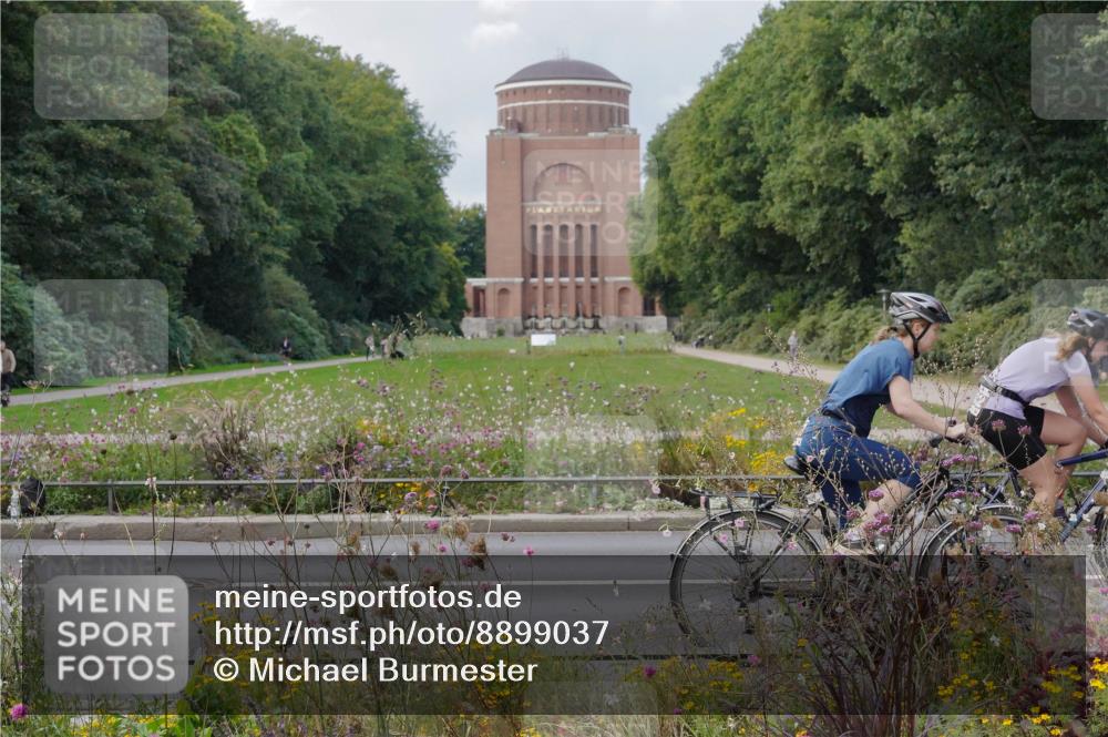 14.09.2025 - Stadtparktriathlon Michael Burmester http://msf.ph/oto/8899037 14.09.2025 12:50:34 Radfahren 1222, 1232, 1277, 1329, 1365, 1405 meine-sportfotos.de
