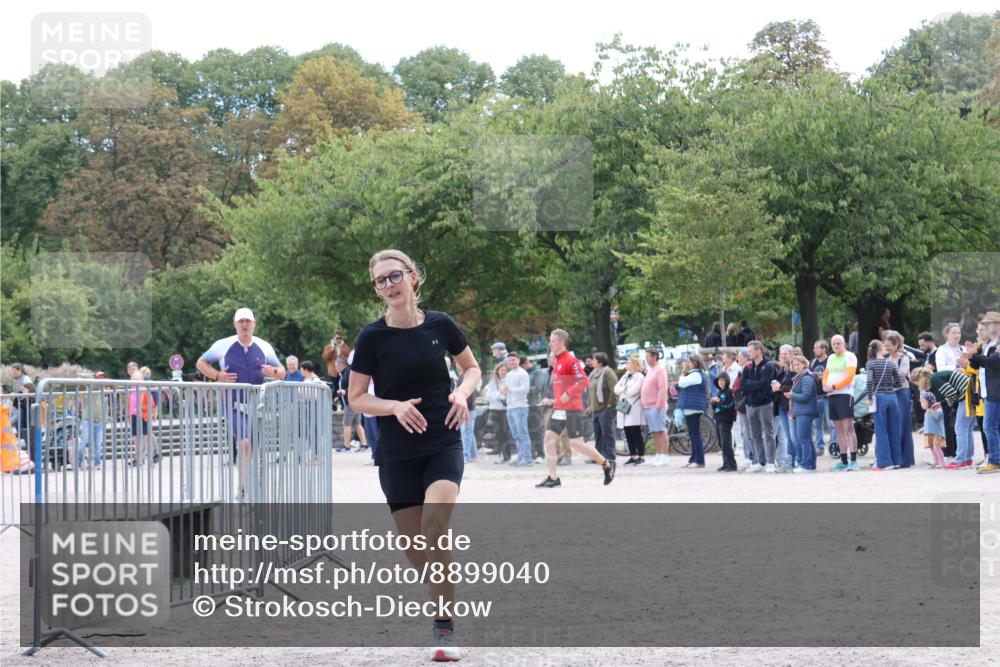 14.09.2025 - Stadtparktriathlon Strokosch-Dieckow http://msf.ph/oto/8899040 14.09.2025 14:09:25 Ziel 1443, 1511 meine-sportfotos.de