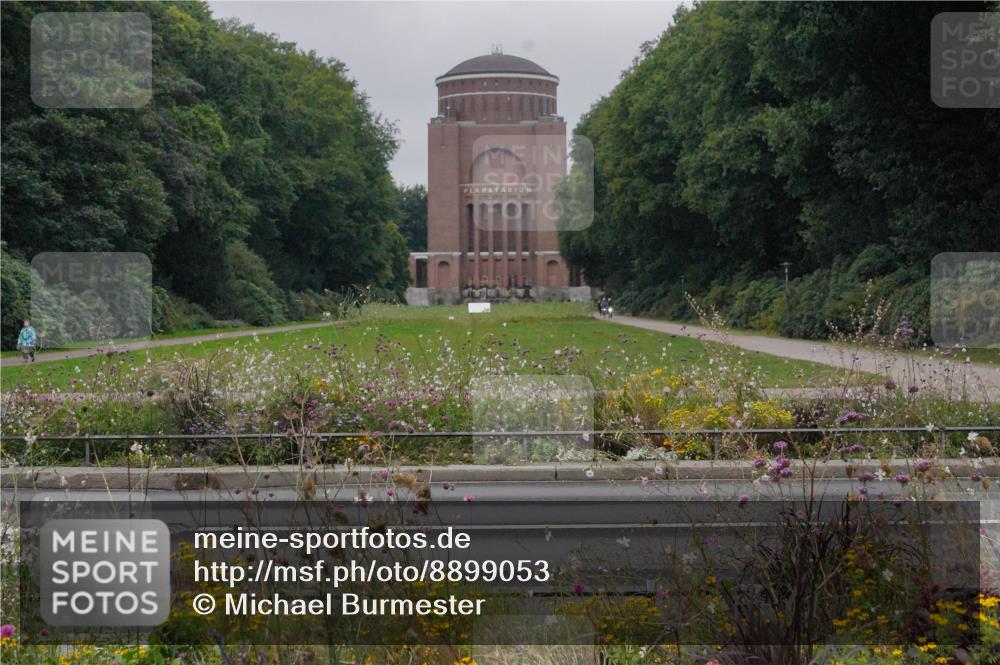 14.09.2025 - Stadtparktriathlon Michael Burmester http://msf.ph/oto/8899053 14.09.2025 09:09:21 Radfahren 337, 349, 361, 376, 379, 398, 451 meine-sportfotos.de
