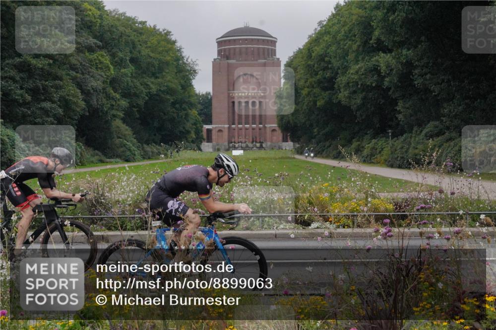 14.09.2025 - Stadtparktriathlon Michael Burmester http://msf.ph/oto/8899063 14.09.2025 09:09:26 Radfahren 337, 349, 354, 361, 376, 379, 398, 451 meine-sportfotos.de