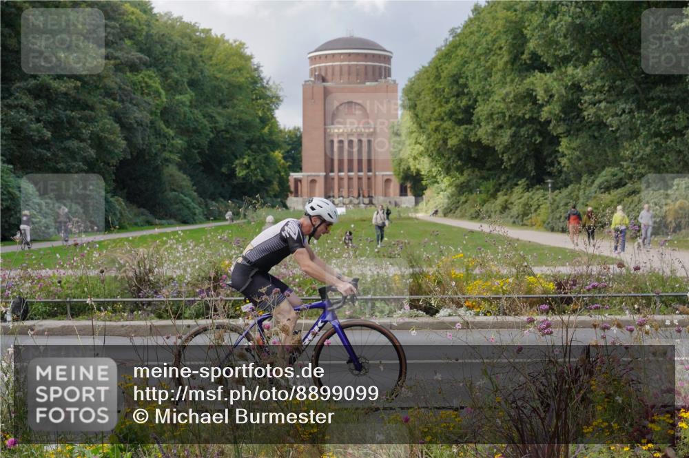 14.09.2025 - Stadtparktriathlon Michael Burmester http://msf.ph/oto/8899099 14.09.2025 12:51:21 Radfahren 1244, 1388 meine-sportfotos.de