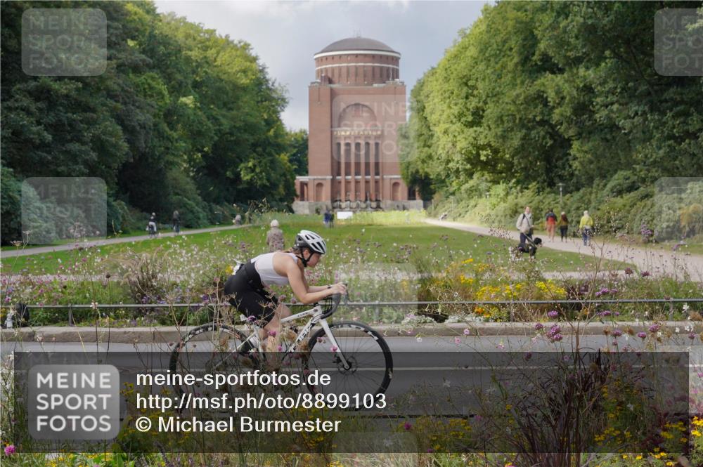 14.09.2025 - Stadtparktriathlon Michael Burmester http://msf.ph/oto/8899103 14.09.2025 12:51:31 Radfahren 1252, 1267, 1276, 1285, 1296, 1299 meine-sportfotos.de