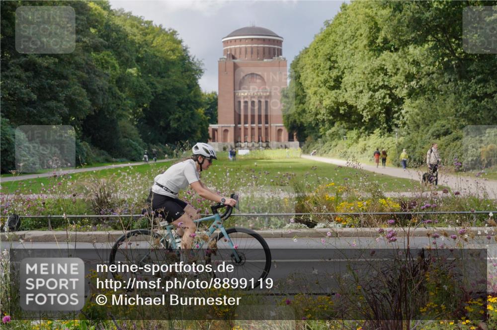 14.09.2025 - Stadtparktriathlon Michael Burmester http://msf.ph/oto/8899119 14.09.2025 12:51:38 Radfahren 1252, 1267, 1276, 1285, 1296, 1356 meine-sportfotos.de