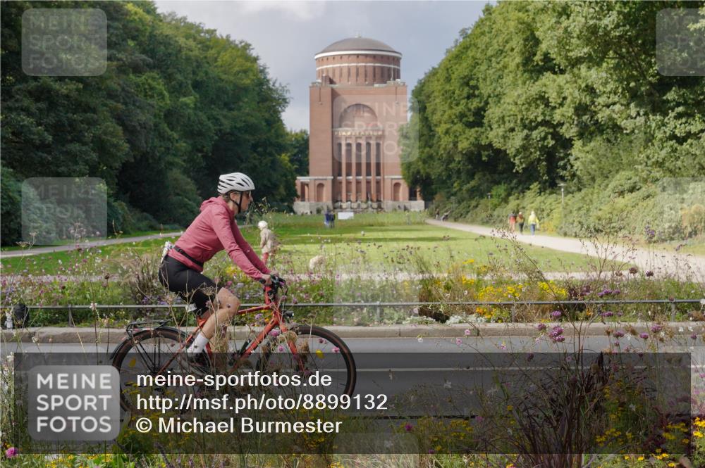 14.09.2025 - Stadtparktriathlon Michael Burmester http://msf.ph/oto/8899132 14.09.2025 12:51:48 Radfahren 1236, 1325, 1356 meine-sportfotos.de