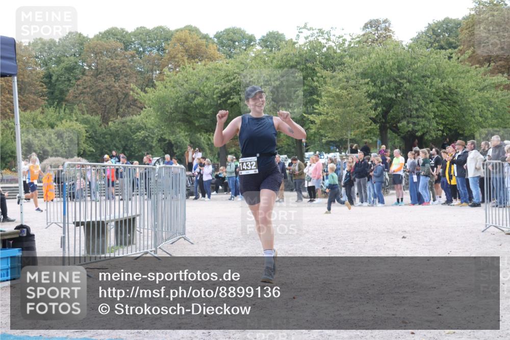 14.09.2025 - Stadtparktriathlon Strokosch-Dieckow http://msf.ph/oto/8899136 14.09.2025 14:10:38 Ziel 1432, 1537 meine-sportfotos.de