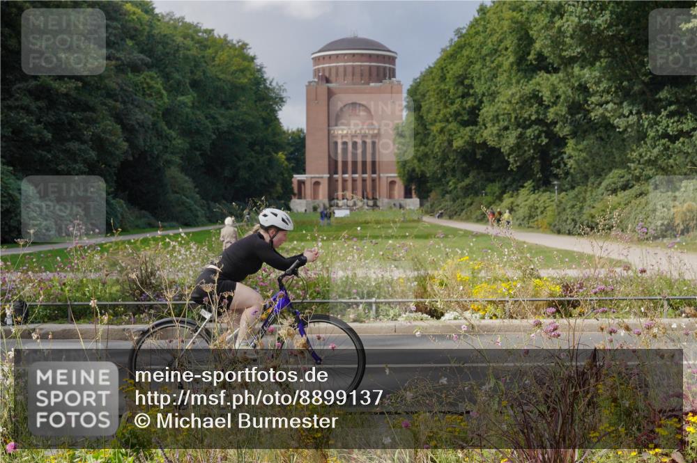 14.09.2025 - Stadtparktriathlon Michael Burmester http://msf.ph/oto/8899137 14.09.2025 12:51:55 Radfahren 1257, 1325, 1341 meine-sportfotos.de