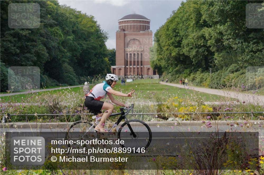 14.09.2025 - Stadtparktriathlon Michael Burmester http://msf.ph/oto/8899146 14.09.2025 12:52:03 Radfahren 1257, 1339, 1341, 1347, 1377, 1381, 1392 meine-sportfotos.de