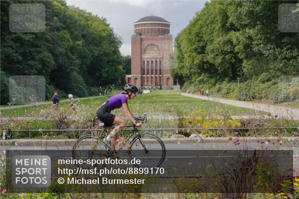 14.09.2025 - Stadtparktriathlon Michael Burmester http://msf.ph/oto/8899170 14.09.2025 12:52:11 Radfahren 1339, 1347, 1369, 1377, 1381 meine-sportfotos.de