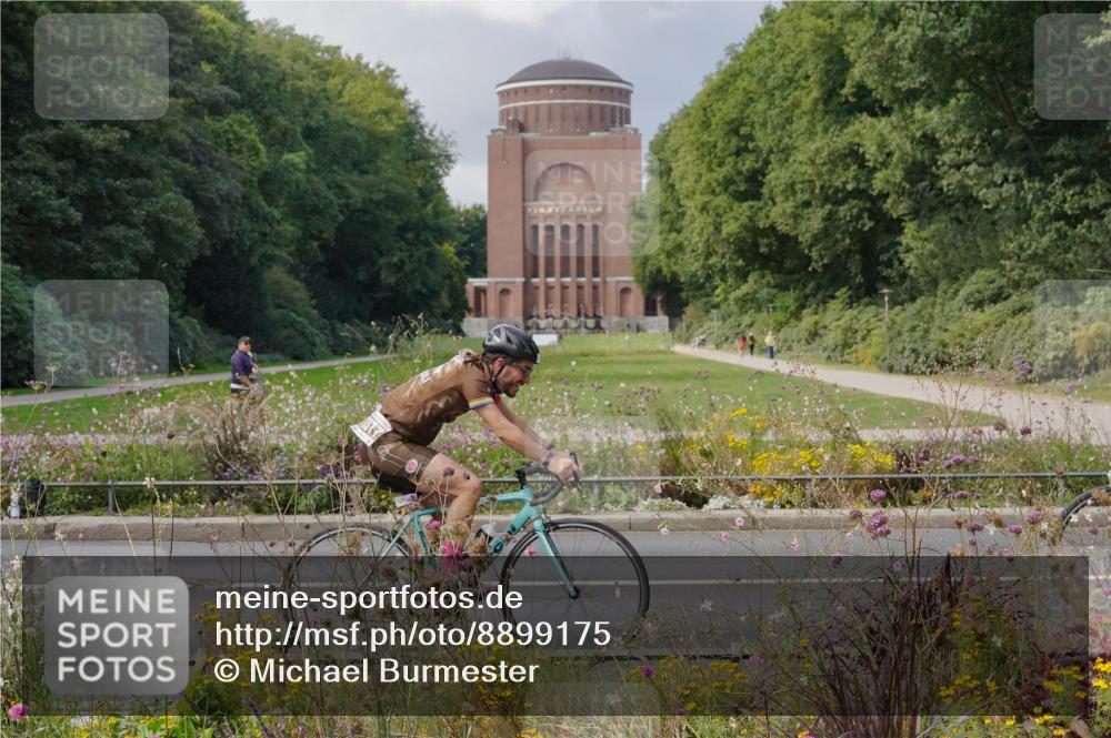 14.09.2025 - Stadtparktriathlon Michael Burmester http://msf.ph/oto/8899175 14.09.2025 12:52:12 Radfahren 1339, 1344, 1347, 1369, 1377, 1381 meine-sportfotos.de