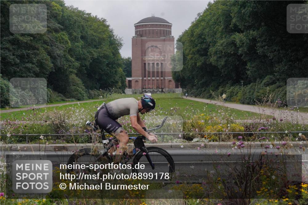 14.09.2025 - Stadtparktriathlon Michael Burmester http://msf.ph/oto/8899178 14.09.2025 09:10:23 Radfahren 336 meine-sportfotos.de