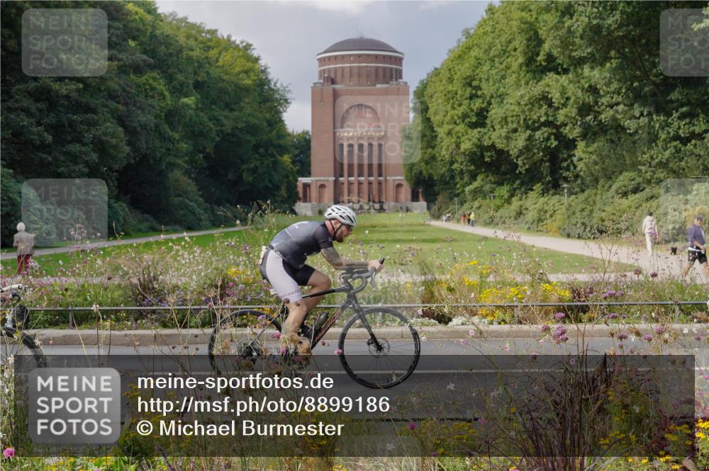 14.09.2025 - Stadtparktriathlon Michael Burmester http://msf.ph/oto/8899186 14.09.2025 12:52:21 Radfahren 1340, 1344, 1396, 1404 meine-sportfotos.de
