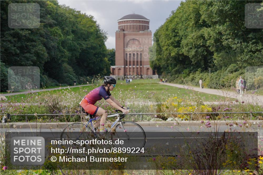 14.09.2025 - Stadtparktriathlon Michael Burmester http://msf.ph/oto/8899224 14.09.2025 12:52:46 Radfahren 1293, 1315, 1322, 1351, 1359, 1417 meine-sportfotos.de
