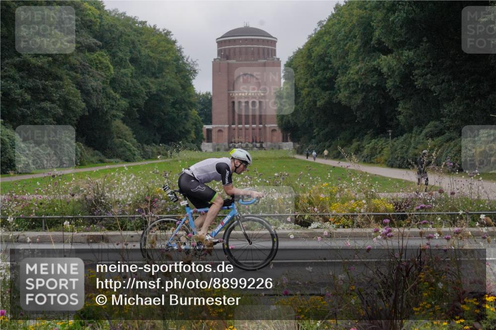 14.09.2025 - Stadtparktriathlon Michael Burmester http://msf.ph/oto/8899226 14.09.2025 09:10:44 Radfahren 319, 322, 367, 369, 382, 395, 421 meine-sportfotos.de