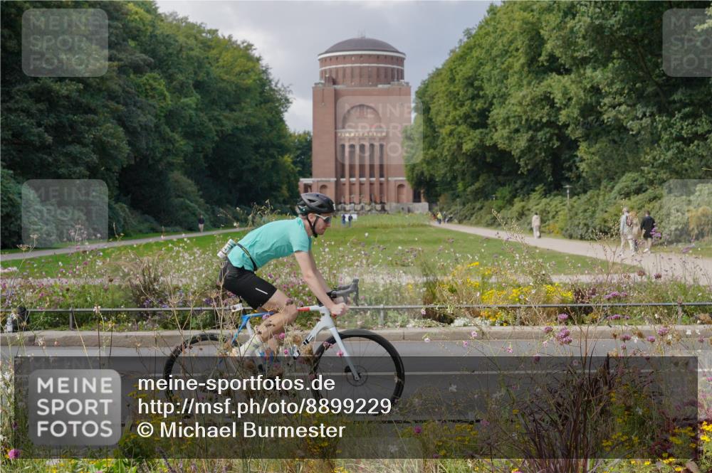 14.09.2025 - Stadtparktriathlon Michael Burmester http://msf.ph/oto/8899229 14.09.2025 12:52:48 Radfahren 1293, 1315, 1322, 1351, 1359, 1417 meine-sportfotos.de