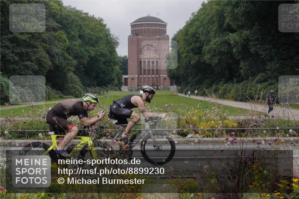14.09.2025 - Stadtparktriathlon Michael Burmester http://msf.ph/oto/8899230 14.09.2025 09:10:45 Radfahren 319, 322, 367, 369, 382, 395, 421 meine-sportfotos.de