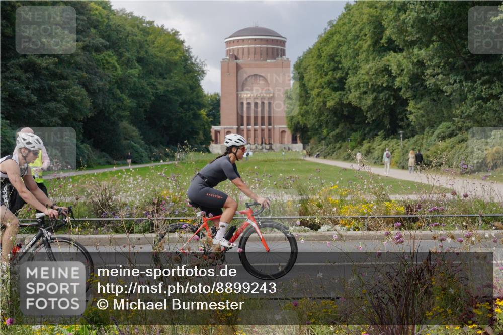 14.09.2025 - Stadtparktriathlon Michael Burmester http://msf.ph/oto/8899243 14.09.2025 12:52:58 Radfahren 1293, 1335, 1413 meine-sportfotos.de