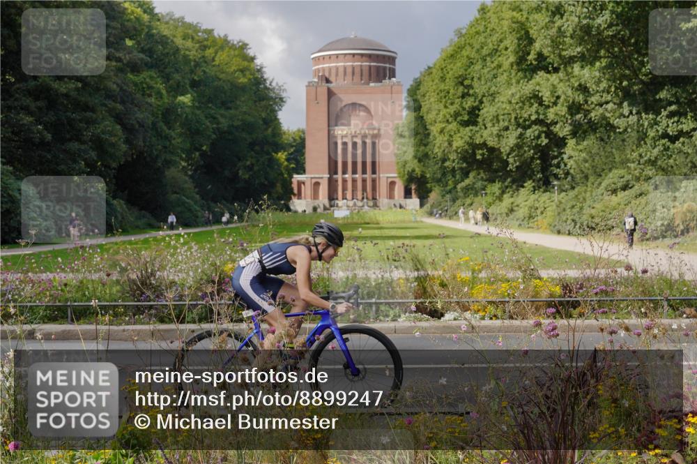 14.09.2025 - Stadtparktriathlon Michael Burmester http://msf.ph/oto/8899247 14.09.2025 12:53:35 Radfahren 1300, 1308 meine-sportfotos.de