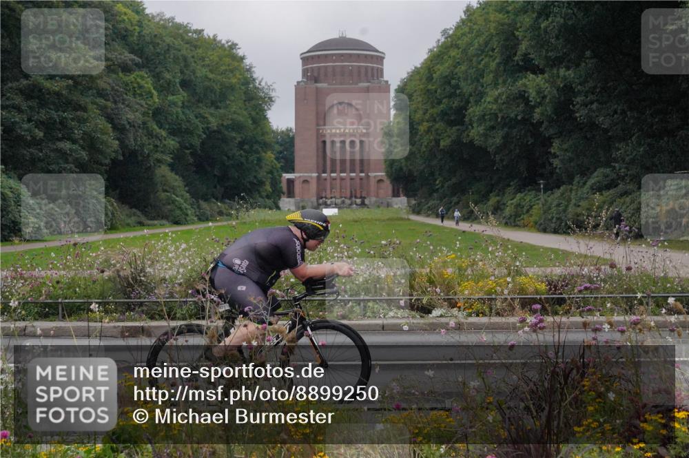14.09.2025 - Stadtparktriathlon Michael Burmester http://msf.ph/oto/8899250 14.09.2025 09:10:53 Radfahren 302, 322, 360, 382, 415, 421, 435 meine-sportfotos.de