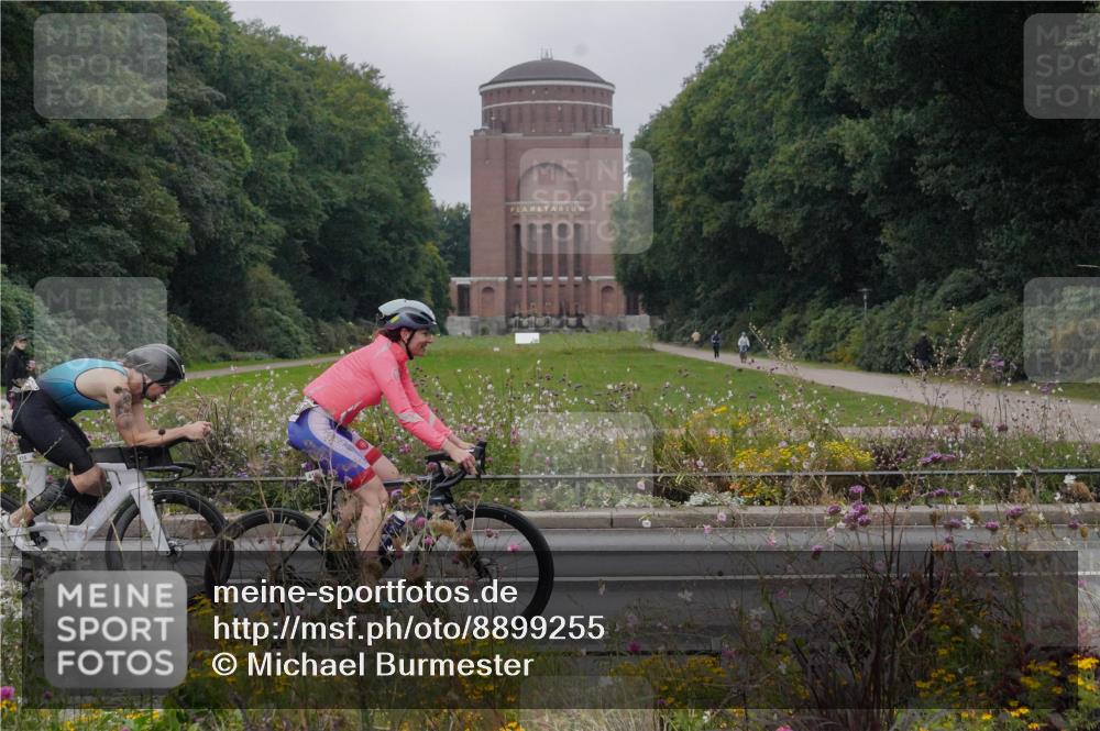 14.09.2025 - Stadtparktriathlon Michael Burmester http://msf.ph/oto/8899255 14.09.2025 09:10:56 Radfahren 302, 360, 382, 415, 421, 435 meine-sportfotos.de