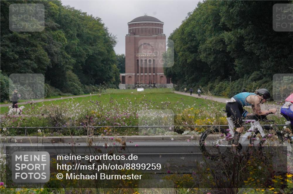 14.09.2025 - Stadtparktriathlon Michael Burmester http://msf.ph/oto/8899259 14.09.2025 09:10:57 Radfahren 302, 351, 360, 382, 415, 421, 435 meine-sportfotos.de