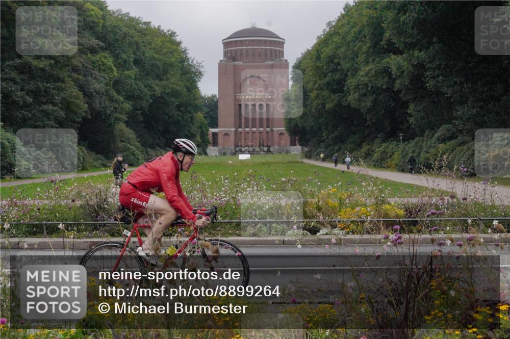 14.09.2025 - Stadtparktriathlon Michael Burmester http://msf.ph/oto/8899264 14.09.2025 09:10:59 Radfahren 302, 351, 355, 360, 415, 435 meine-sportfotos.de