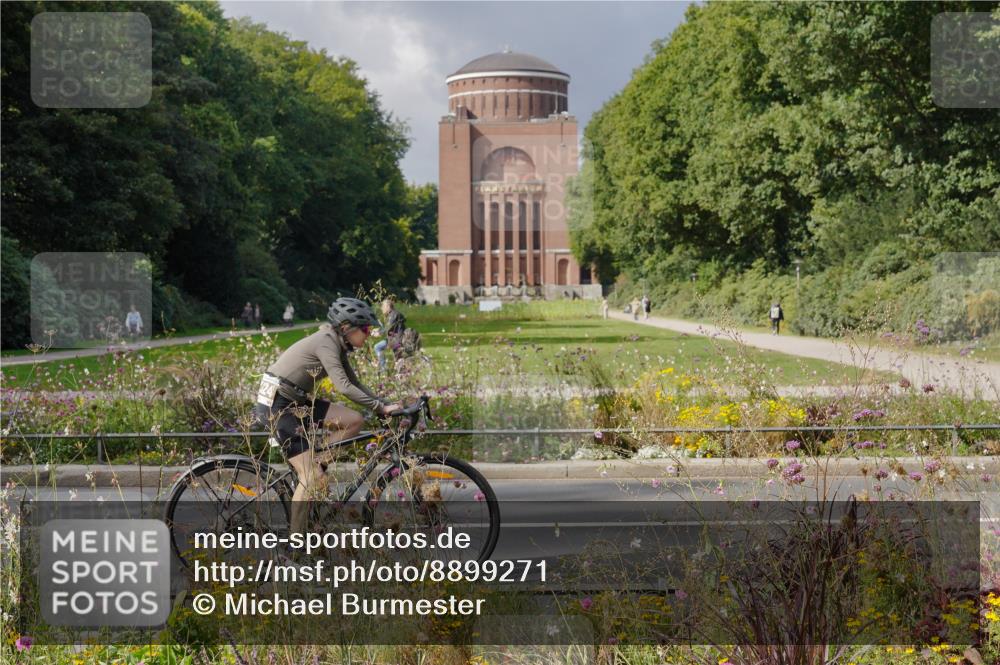 14.09.2025 - Stadtparktriathlon Michael Burmester http://msf.ph/oto/8899271 14.09.2025 12:53:58 Radfahren 1324, 1350, 1360, 1382, 1420 meine-sportfotos.de