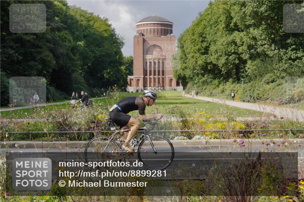 14.09.2025 - Stadtparktriathlon Michael Burmester http://msf.ph/oto/8899281 14.09.2025 12:54:00 Radfahren 1324, 1350, 1360, 1382 meine-sportfotos.de