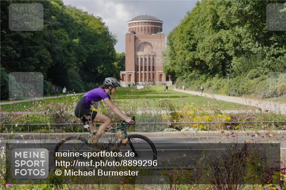14.09.2025 - Stadtparktriathlon Michael Burmester http://msf.ph/oto/8899296 14.09.2025 12:54:18 Radfahren 1246, 1290, 1291 meine-sportfotos.de
